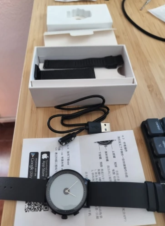 The world's first quartz movem - Hybrid Smartwatch のレビューと価格
